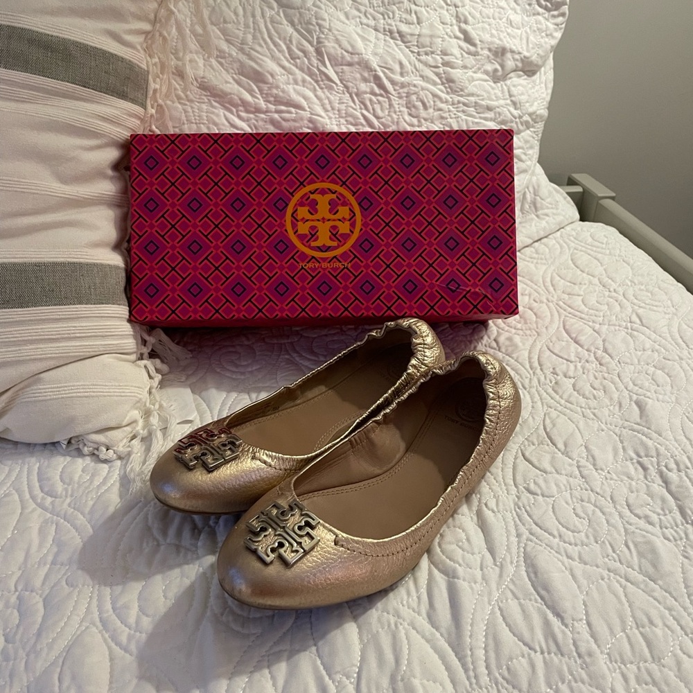 Tory Burch Melinda Ballet flats, platinum tumbled leather, great condition!